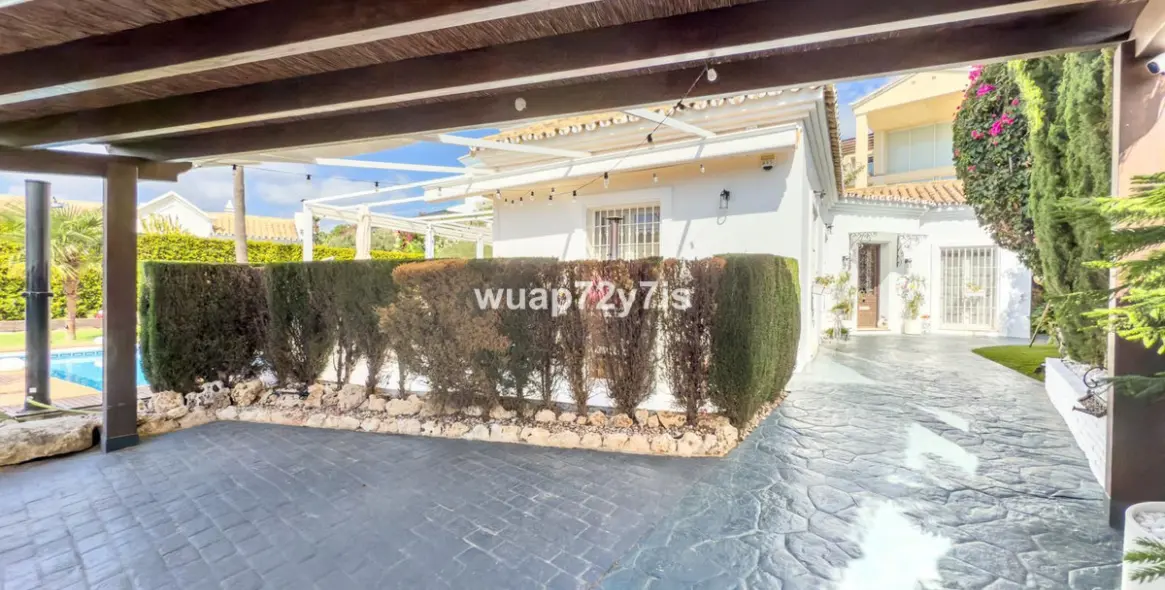 Продажа  отдельно стоящей виллы в Istán 71