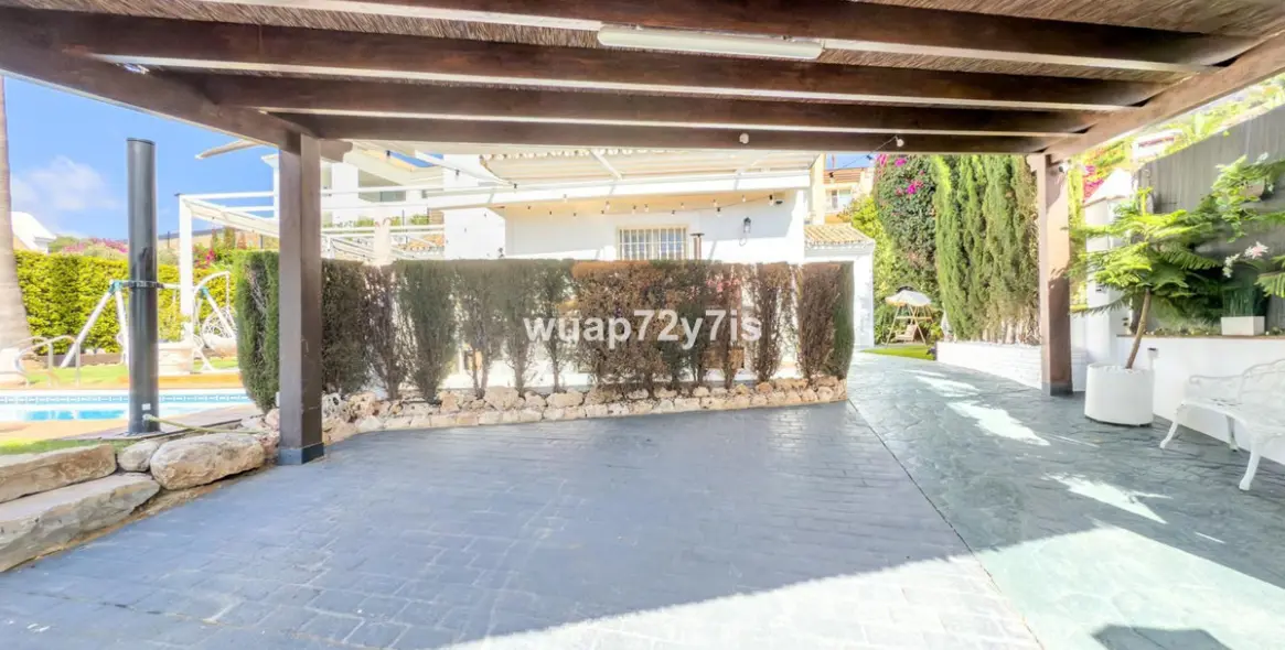 Продажа  отдельно стоящей виллы в Istán 72