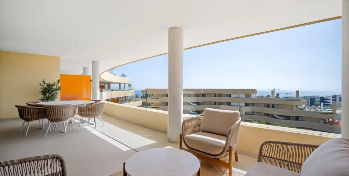 Sale of middle floor apartment in Fuengirola 3