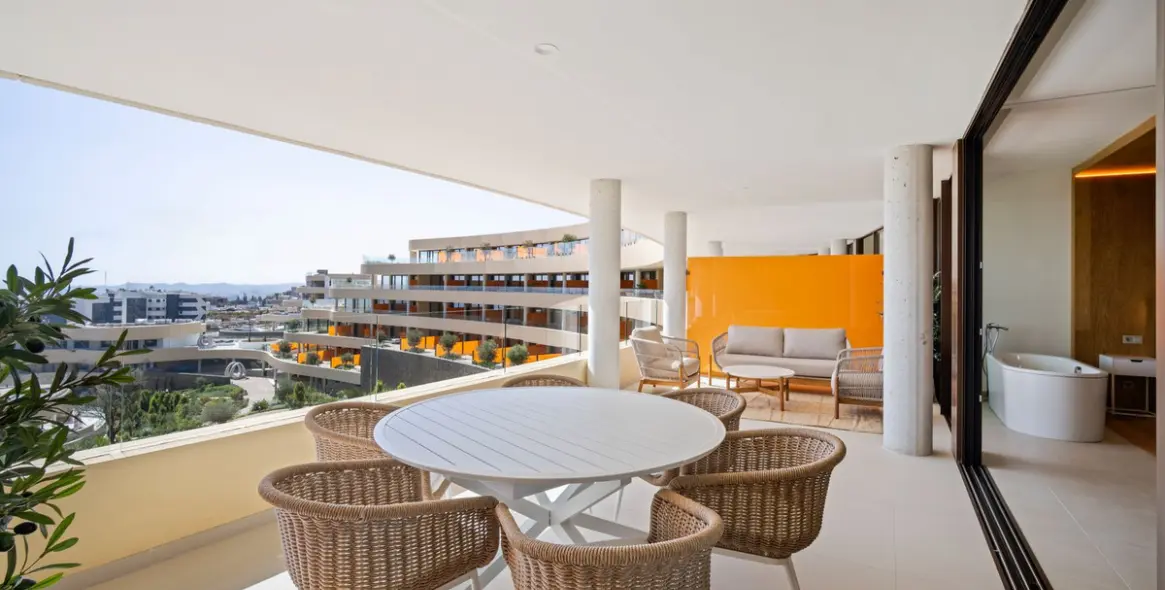 Sale of middle floor apartment in Fuengirola 4