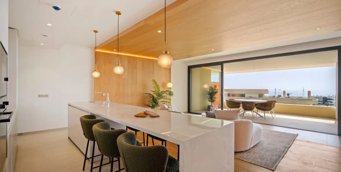 Sale of middle floor apartment in Fuengirola 10