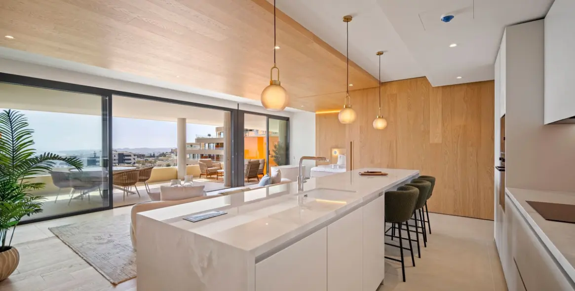 Sale of middle floor apartment in Fuengirola 11