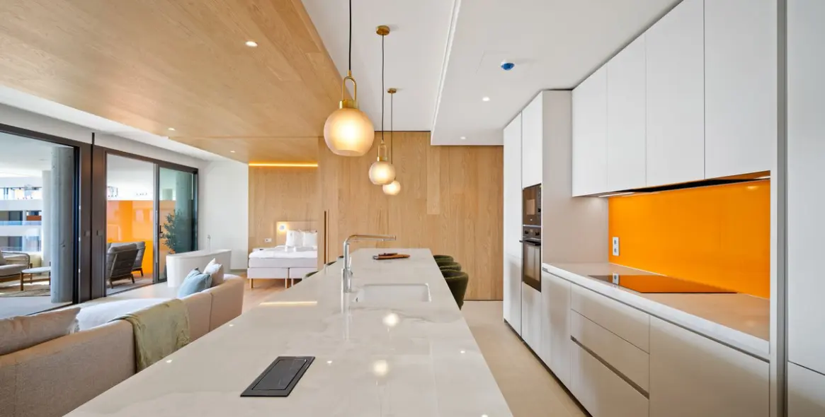 Sale of middle floor apartment in Fuengirola 12