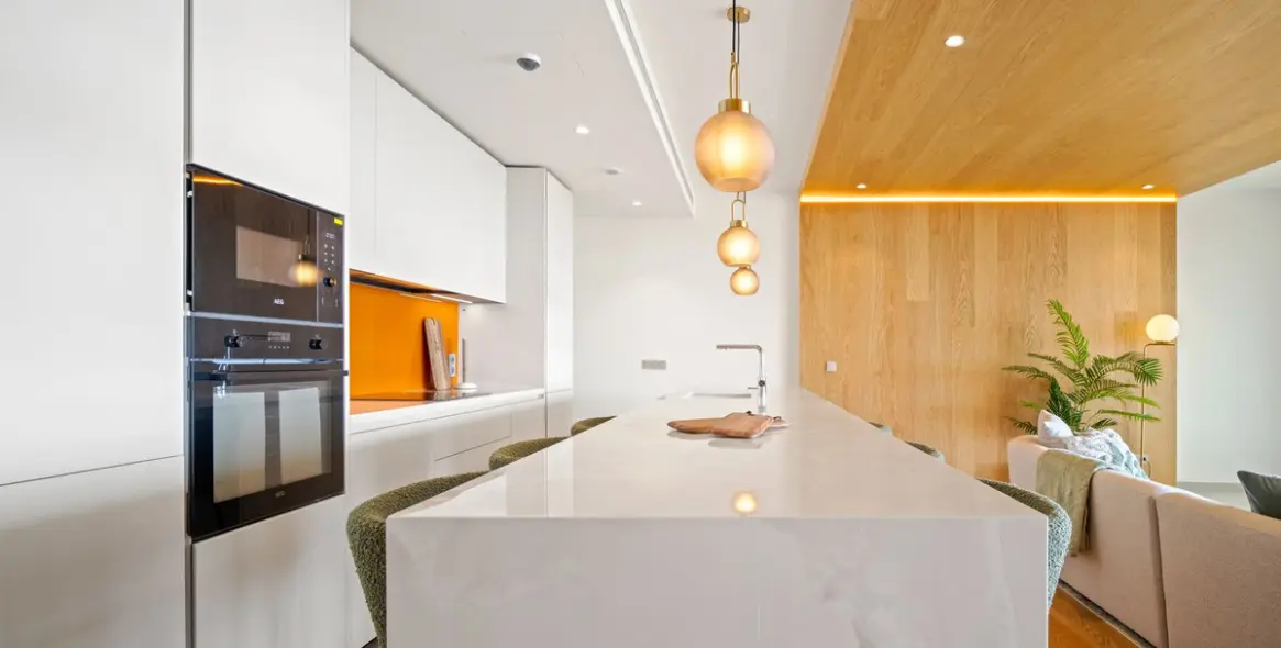 Sale of middle floor apartment in Fuengirola 16