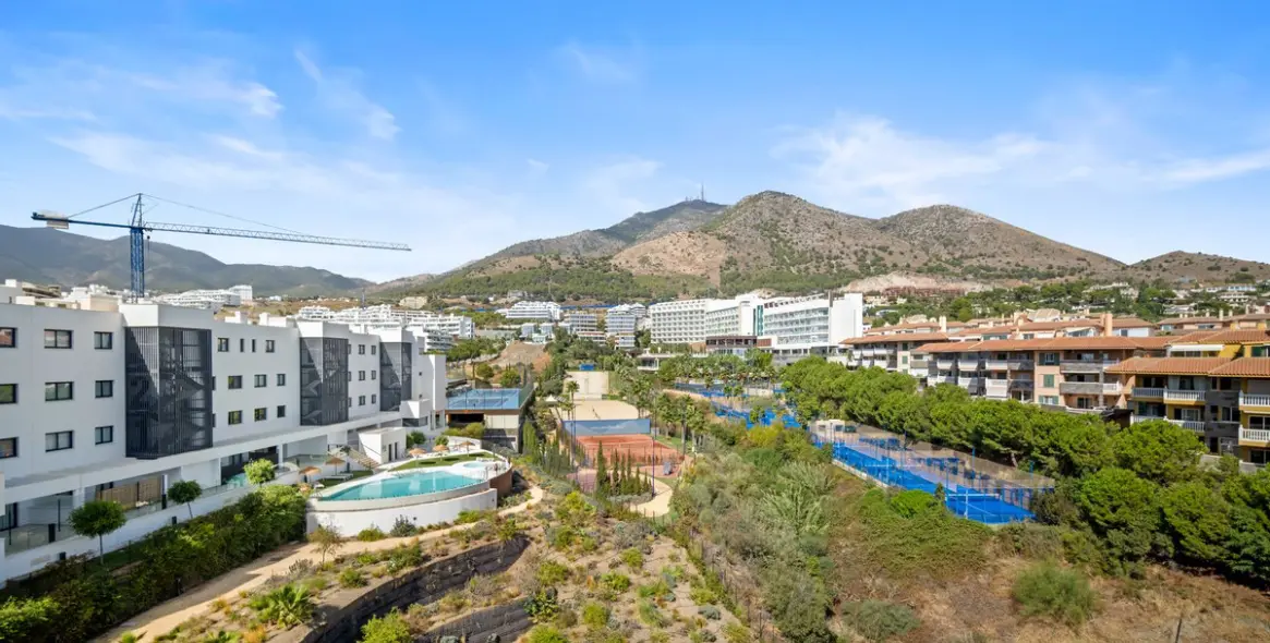 Sale of middle floor apartment in Fuengirola 19