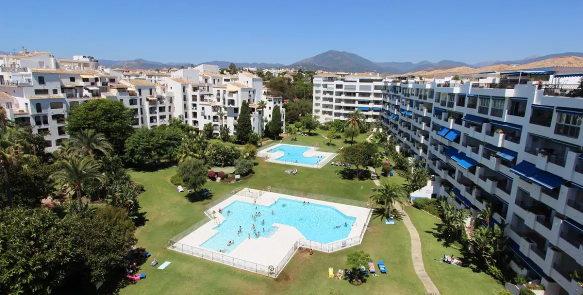 Short-term rent of penthouse in Puerto Banús 1