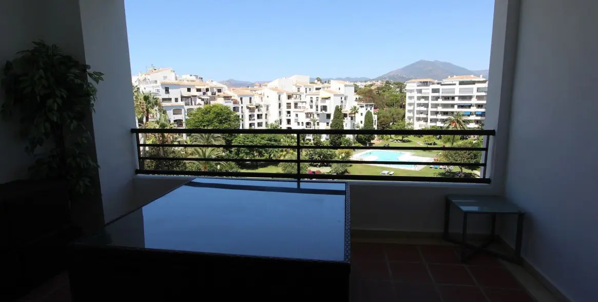 Short-term rent of penthouse in Puerto Banús 5