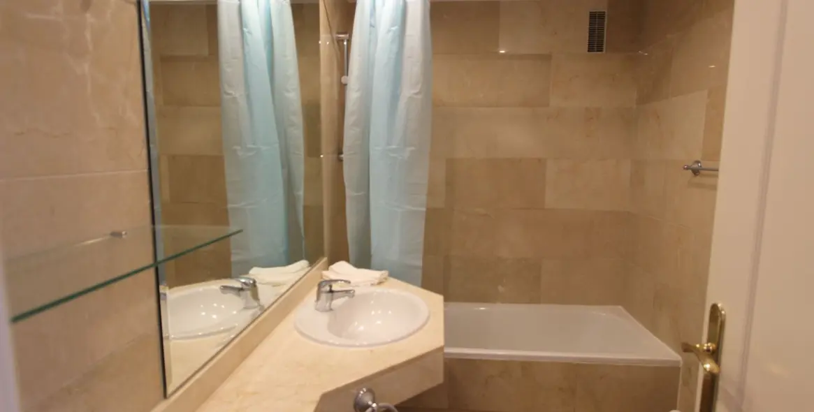 Short-term rent of penthouse in Puerto Banús 8