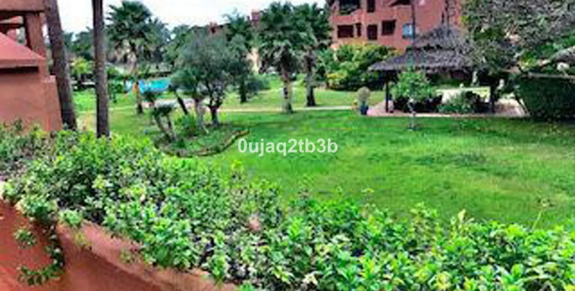 Sale of middle floor apartment in New Golden Mile 1