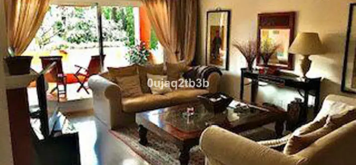 Sale of middle floor apartment in New Golden Mile 1