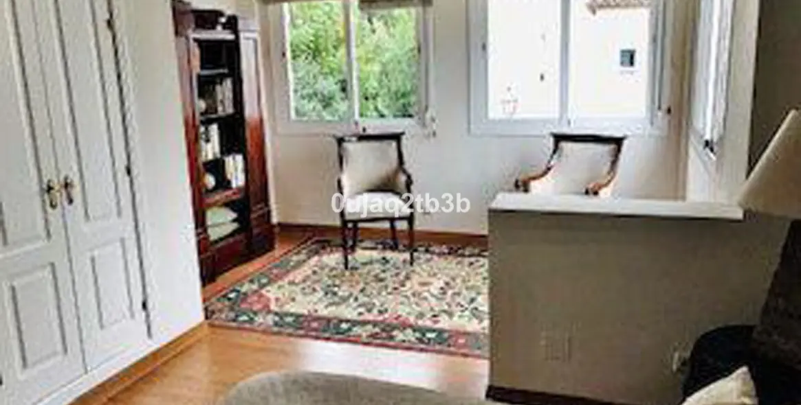 Sale of middle floor apartment in New Golden Mile 5