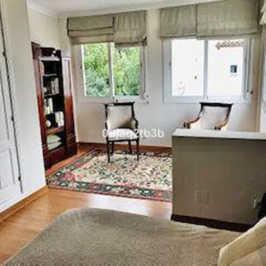 Sale of middle floor apartment in New Golden Mile