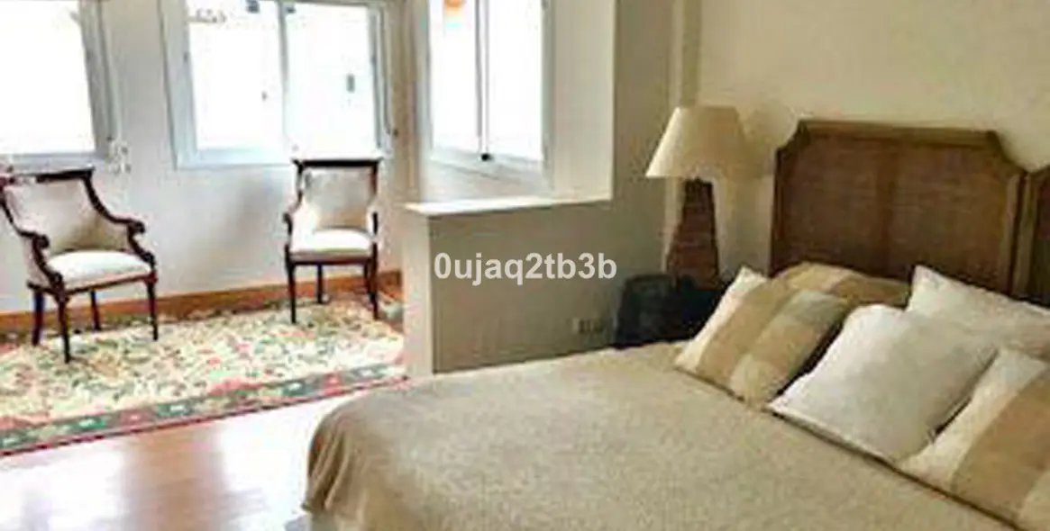 Sale of middle floor apartment in New Golden Mile 6