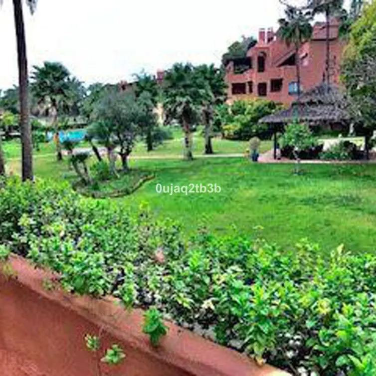 Sale of middle floor apartment in New Golden Mile