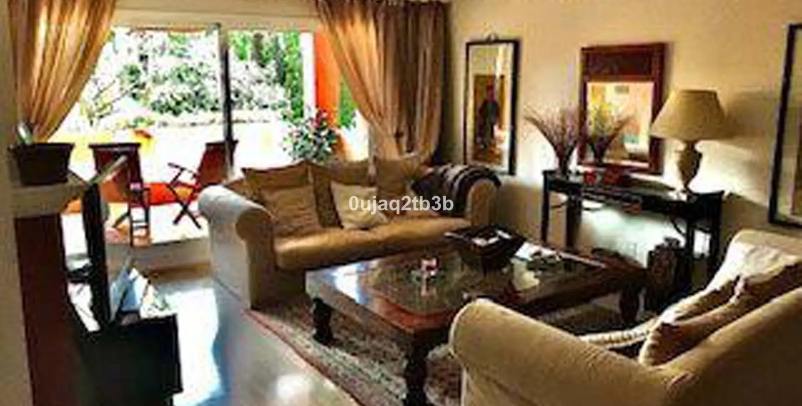 Sale of middle floor apartment in New Golden Mile 2