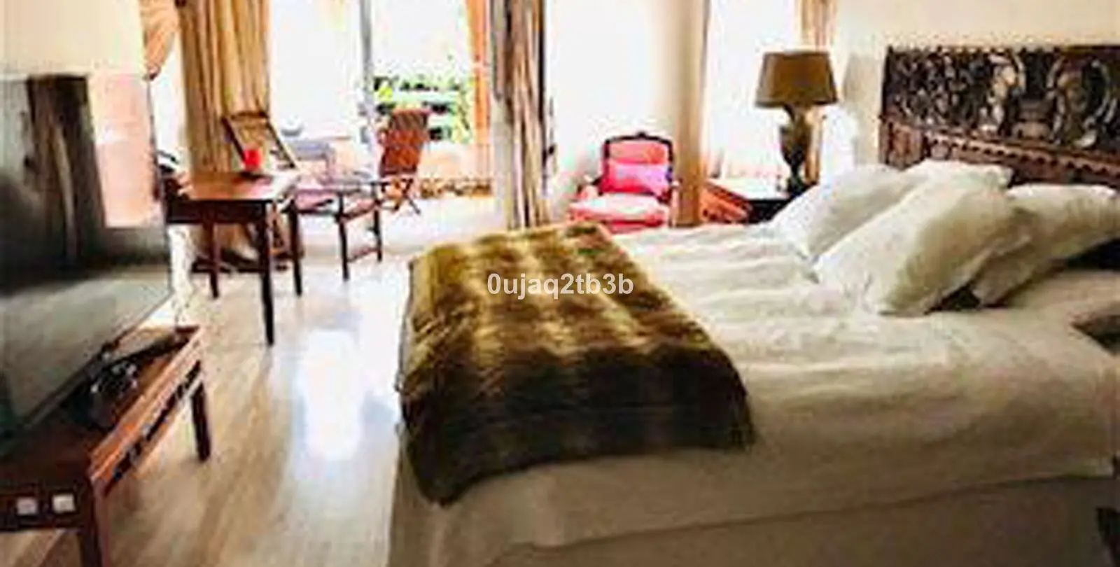 Sale of middle floor apartment in New Golden Mile 8