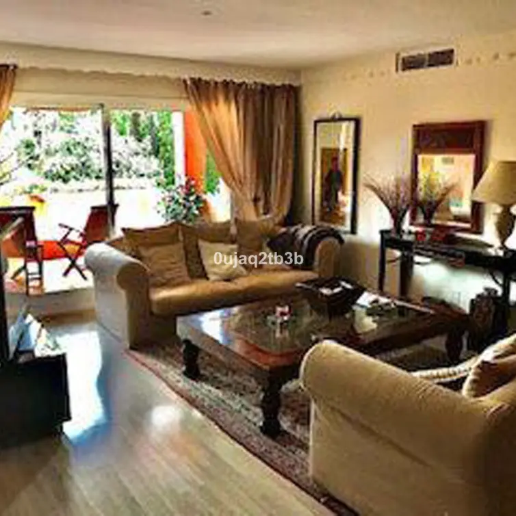 Sale of middle floor apartment in New Golden Mile