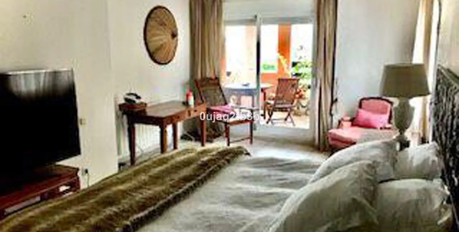 Venta de apartamento en planta media en New Golden Mile 7