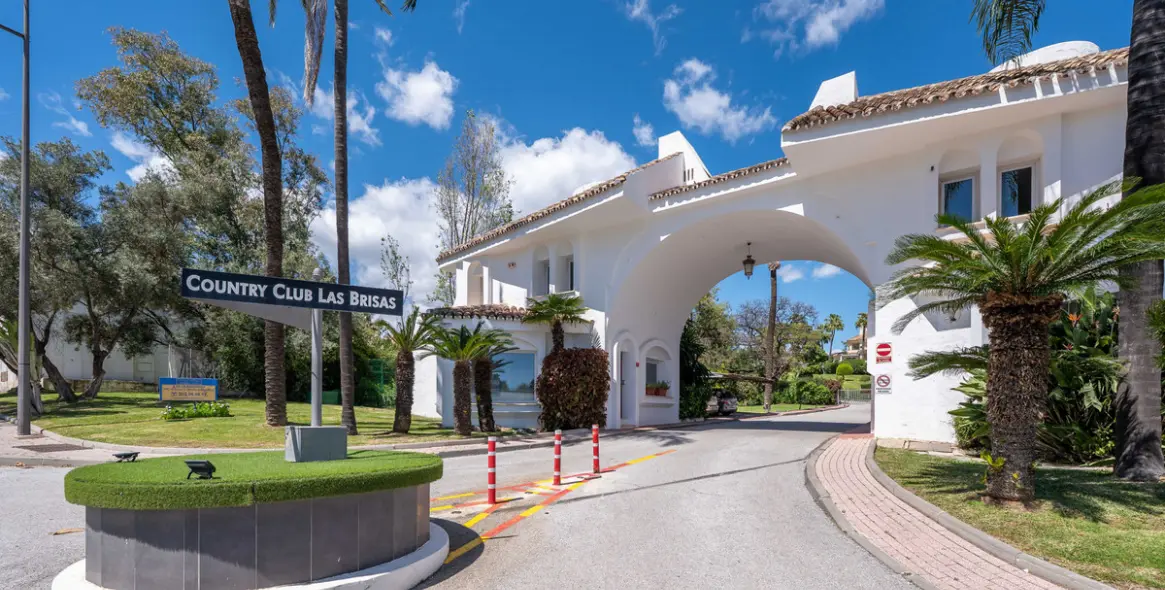 Sale of ground floor apartment in Nueva Andalucía 1