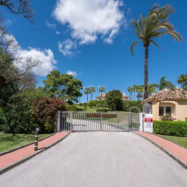 Sale of ground floor apartment in Nueva Andalucía