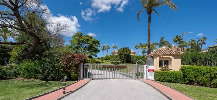 Sale of ground floor apartment in Nueva Andalucía 1