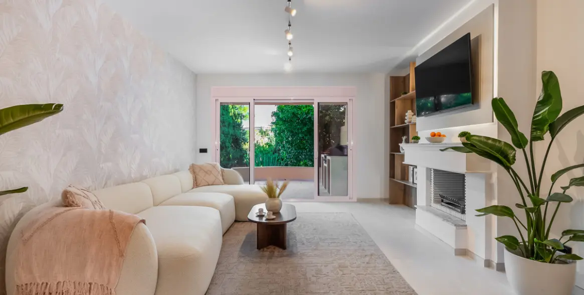 Sale of ground floor apartment in Nueva Andalucía 10