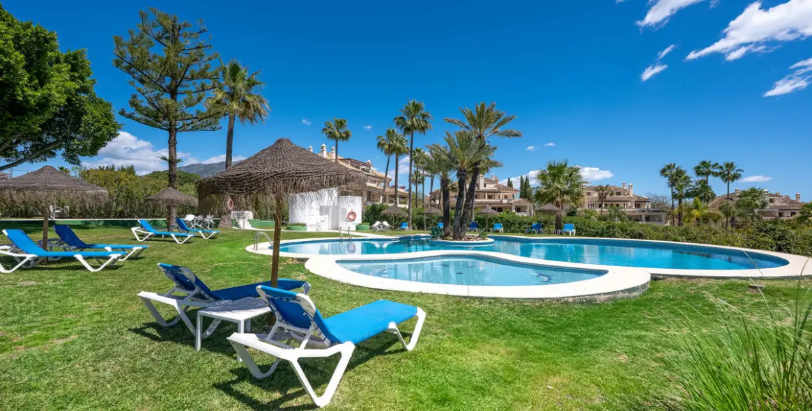 Sale of ground floor apartment in Nueva Andalucía 27