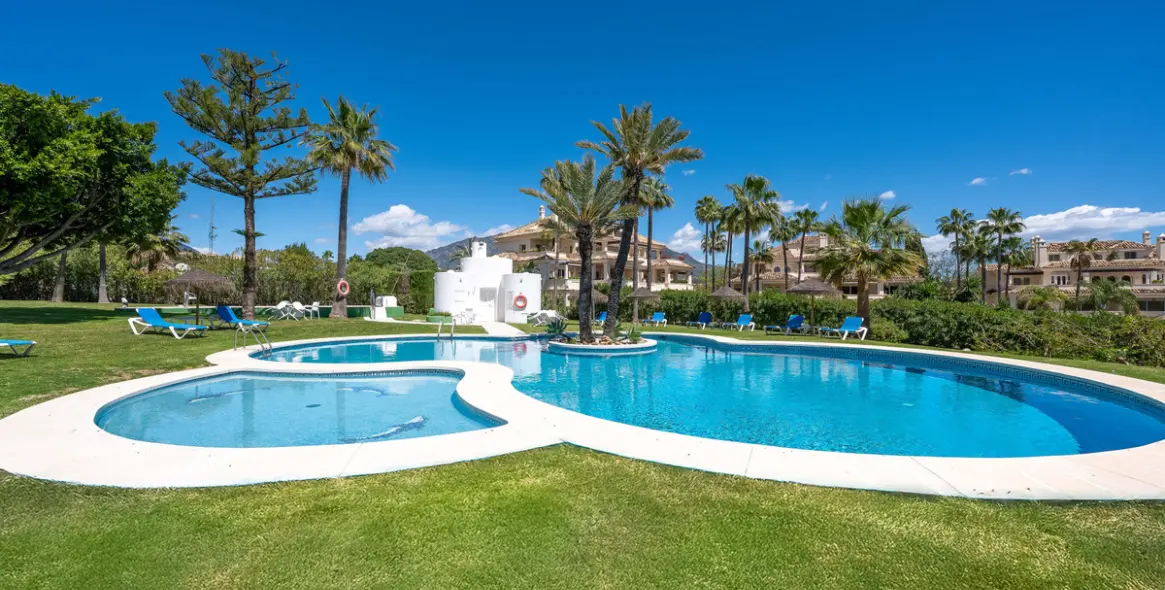 Sale of ground floor apartment in Nueva Andalucía 28