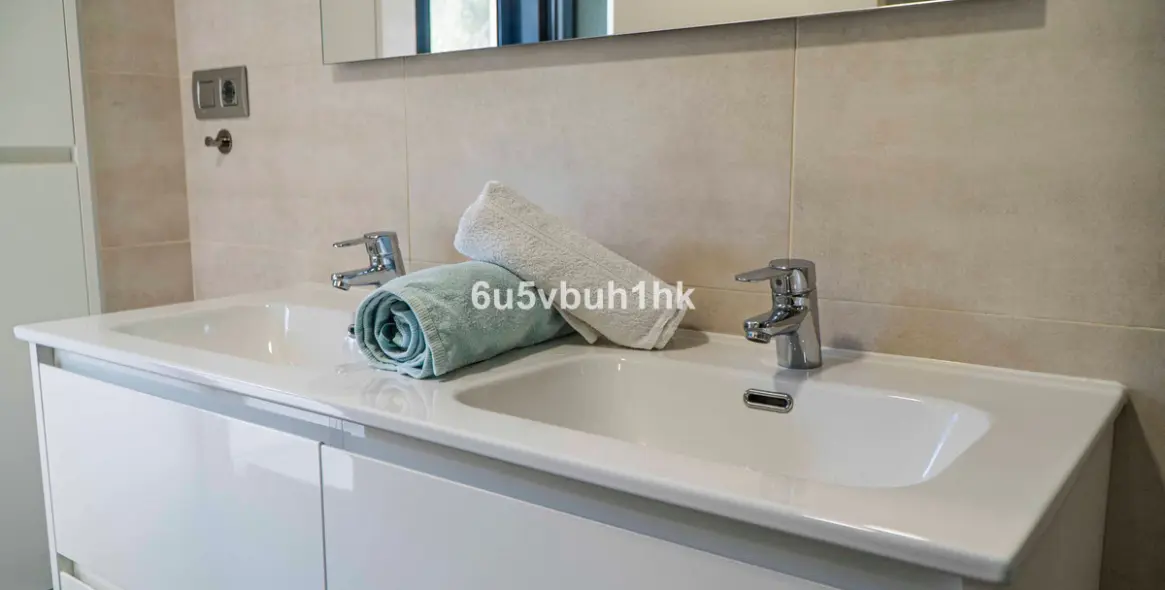 Sale of ground floor apartment in Torremolinos 28