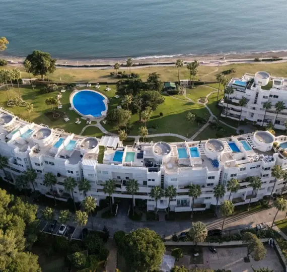 Venta de apartamento en planta media en Estepona