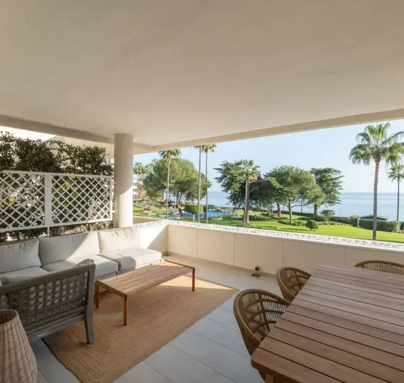Venta de apartamento en planta media en Estepona
