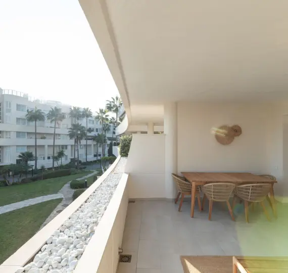 Venta de apartamento en planta media en Estepona