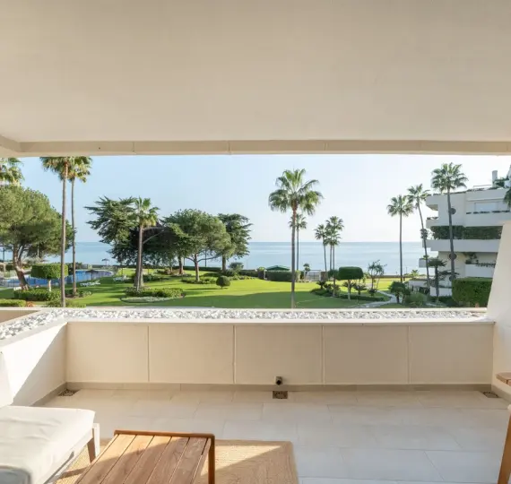 Venta de apartamento en planta media en Estepona