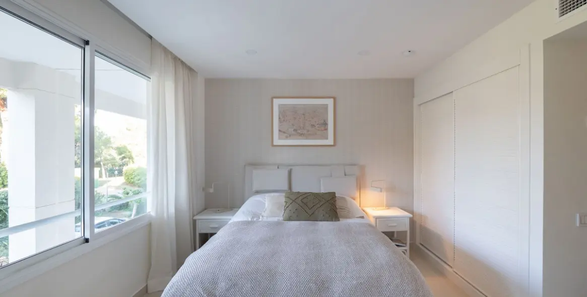 Venta de apartamento en planta media en Estepona 9