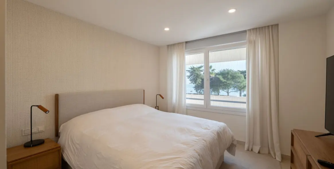 Venta de apartamento en planta media en Estepona 17