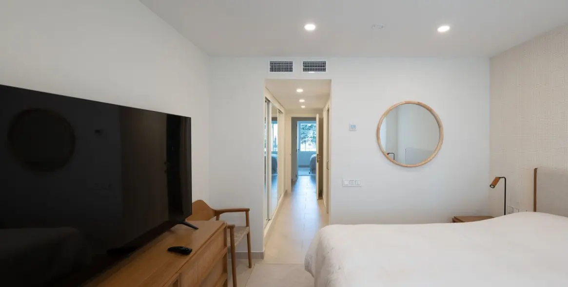 Venta de apartamento en planta media en Estepona 20