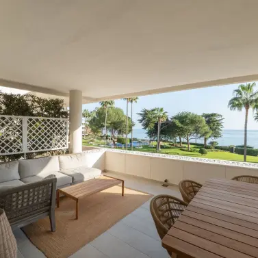 Venta de apartamento en planta media en Estepona