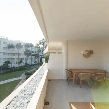 Venta de apartamento en planta media en Estepona