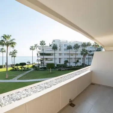 Venta de apartamento en planta media en Estepona
