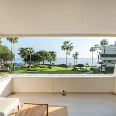 Venta de apartamento en planta media en Estepona