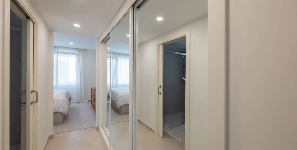 Venta de apartamento en planta media en Estepona 21