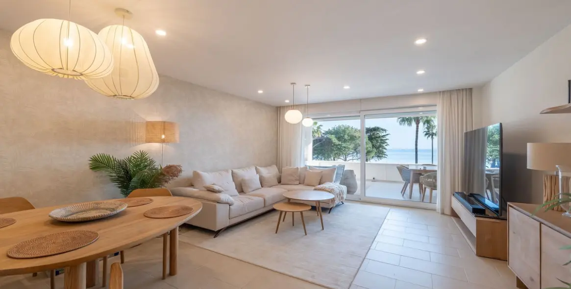 Venta de apartamento en planta media en Estepona 32