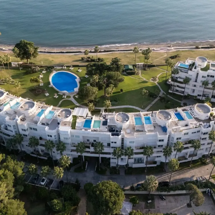 Long-term rent of middle floor apartment in Estepona