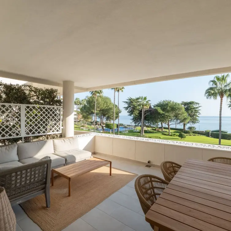 Long-term rent of middle floor apartment in Estepona