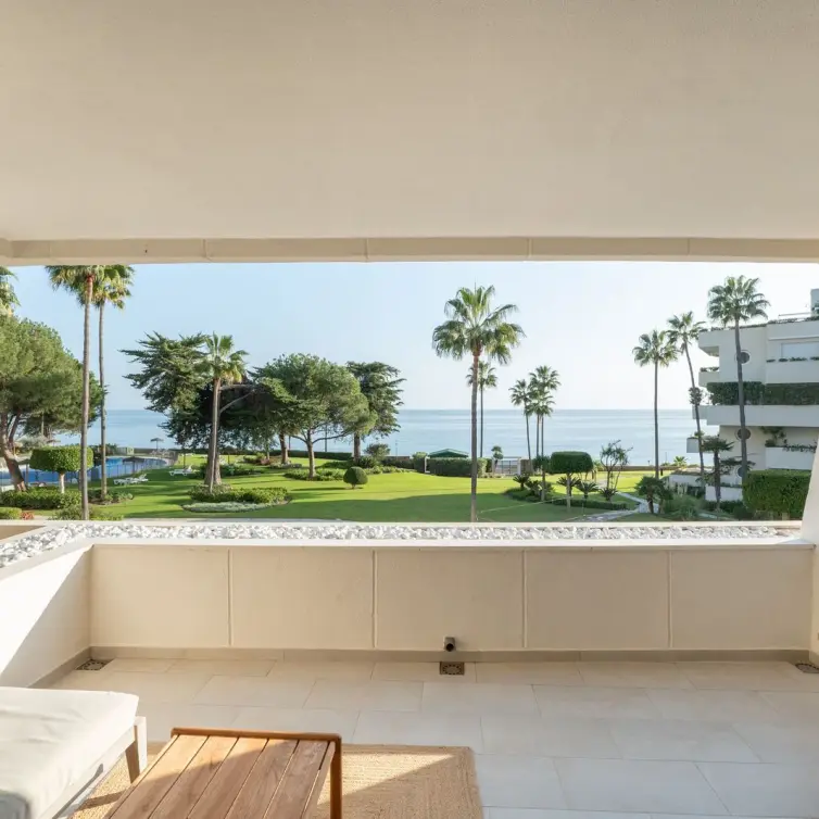 Long-term rent of middle floor apartment in Estepona