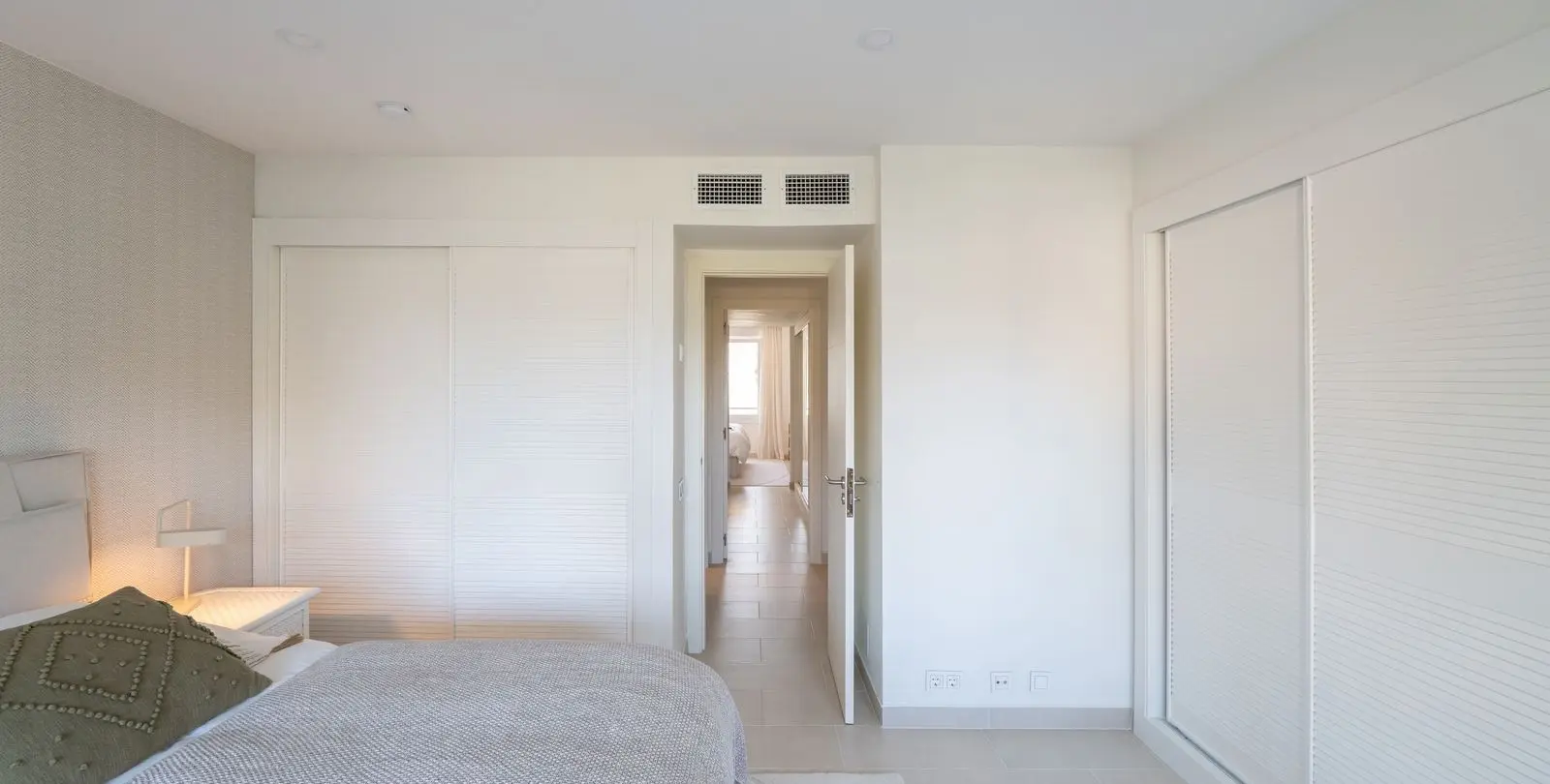 Long-term rent of middle floor apartment in Estepona 12