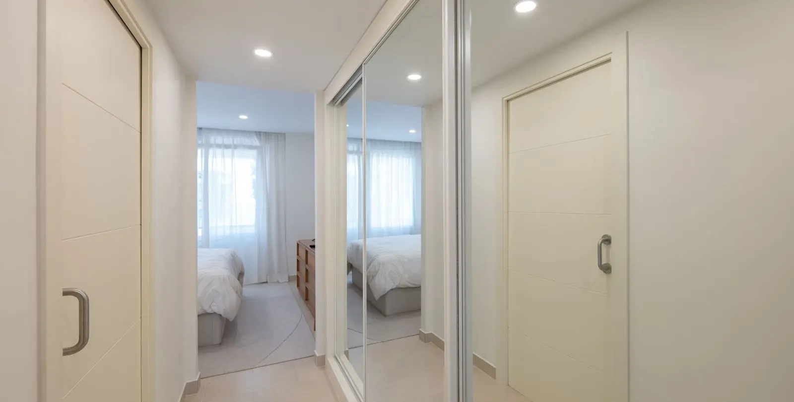 Long-term rent of middle floor apartment in Estepona 22