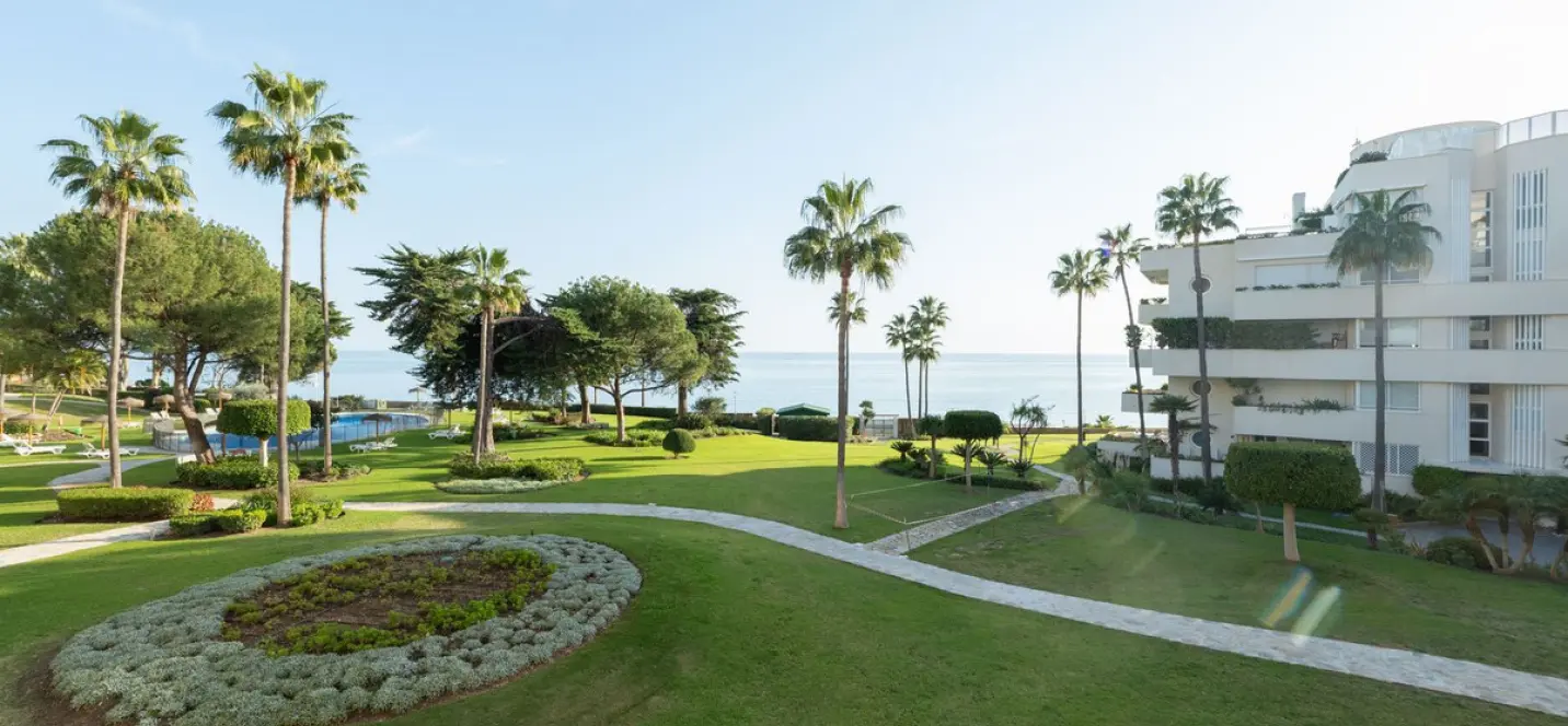 Long-term rent of middle floor apartment in Estepona 4