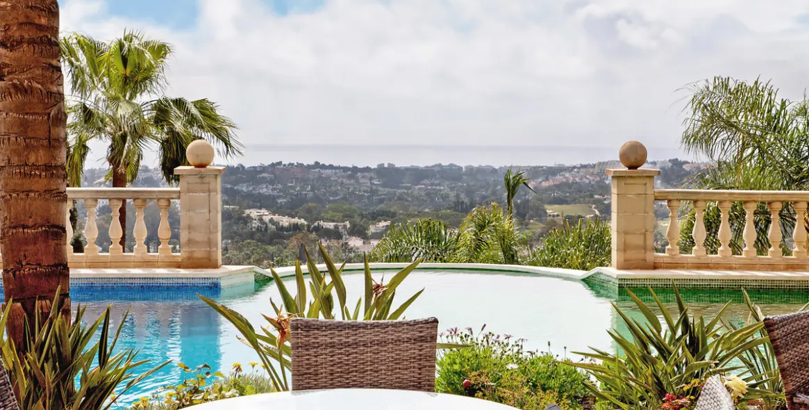 Sale of penthouse in Nueva Andalucía 12