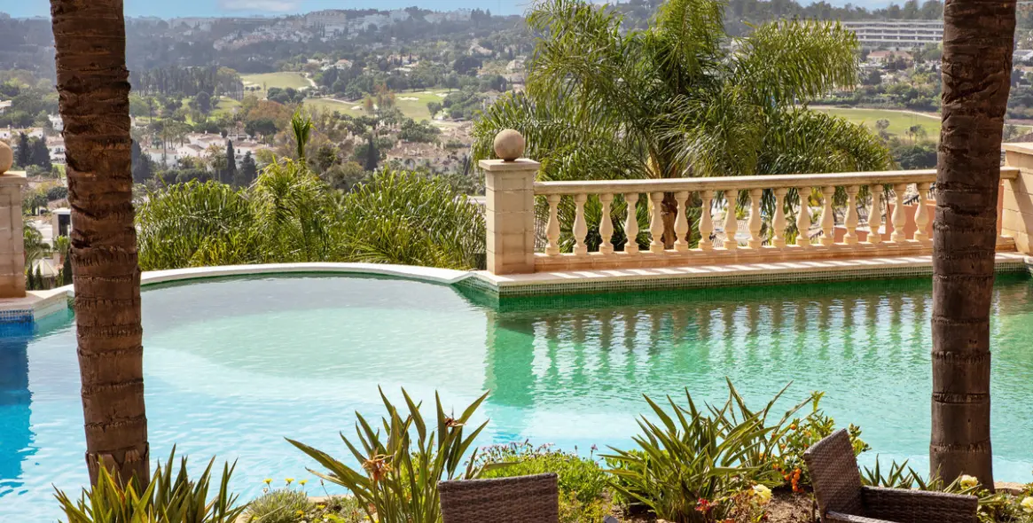 Sale of penthouse in Nueva Andalucía 13